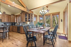 Dining - Abode at Lowell Lodge, private hot tub, heart of Park City, Old Town (Park City)