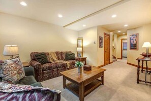 TV, fireplace, offices