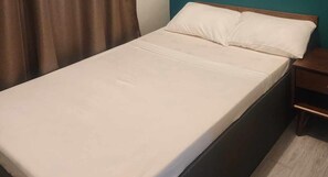 Design Double Room | Premium bedding, desk, laptop workspace, free WiFi - Ralik Hostel (Naga)