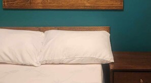 设计双人房 | 高档床上用品、办公桌、笔记本电脑工作区、免费 WiFi