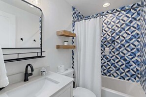 Shower, hair dryer, shampoo - Inlet Beach - BeeBy The Sea (Inlet Beach)