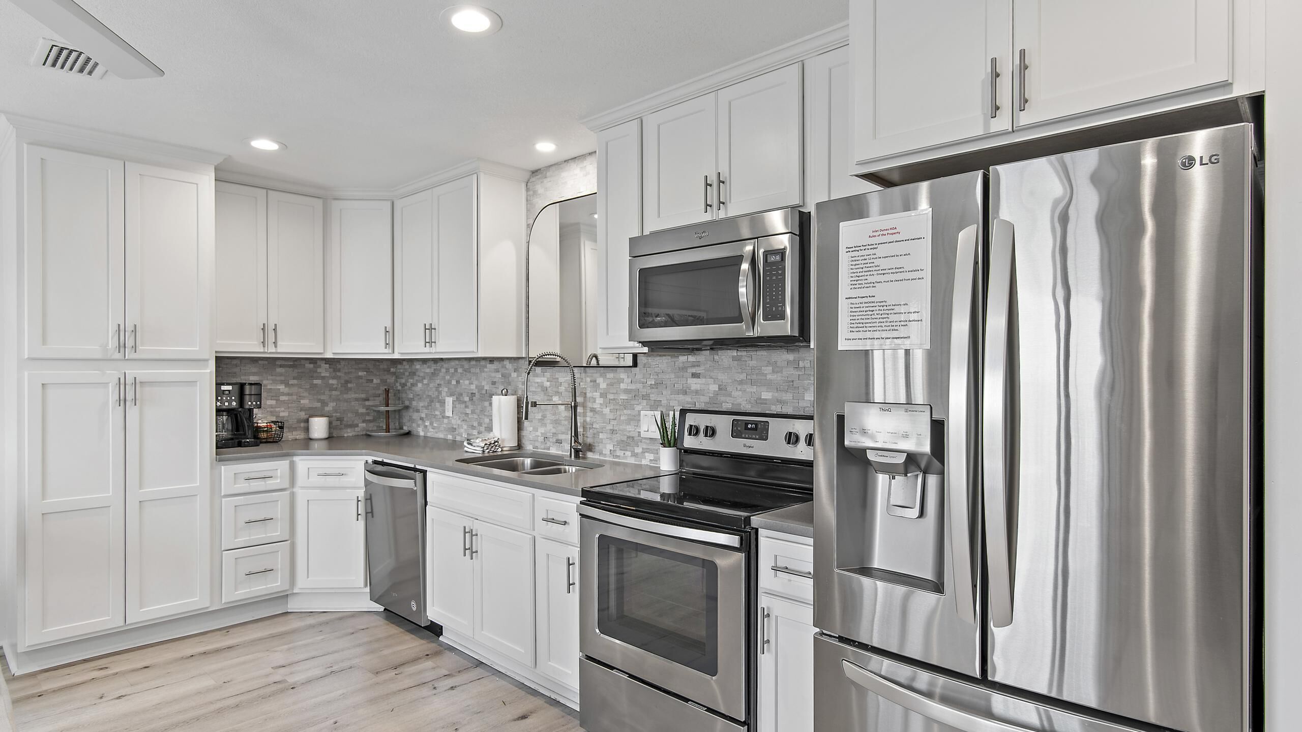 Refrigerador, microondas, horno, placa de cocina