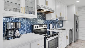 Micro-ondes, four, plaque de cuisson, lave-vaisselle