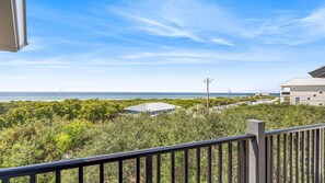 Property grounds - BeeBy the Sand – Gulf-View Escape Just 50 Steps to the Beach! (Inlet Beach)