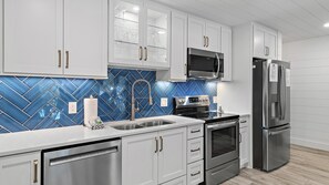 Mikrowelle, Ofen, Herdplatte, Geschirrspüler