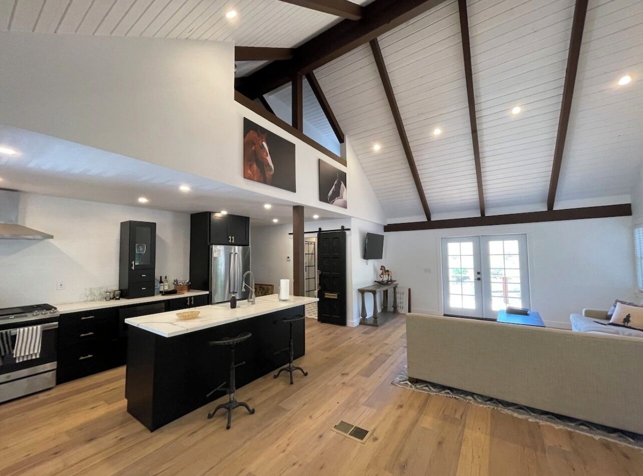 Charming 2-bedroom loft house with AC and WiFi in Buellton
