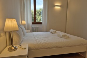 2 bedrooms, iron/ironing board, WiFi, bed sheets - Talenti apartment with parking (Firenze)