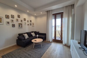 TV - Talenti apartment with parking (Firenze)