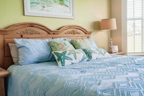3 bedrooms, WiFi, bed sheets - Stunning 3BR Naples Condo with Tropical Views (Naples)