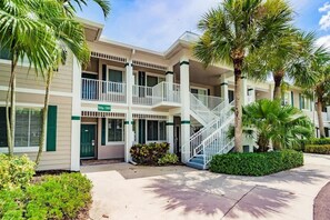 Exterior - Stunning 3BR Naples Condo with Tropical Views (Naples)