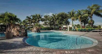 Stunning 3BR Naples Condo with Tropical Views