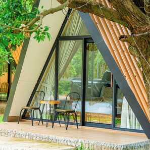 Standard Bungalow, Garden View | In-room safe, iron/ironing board, free WiFi - Madam Sweet Resort (Kampot)