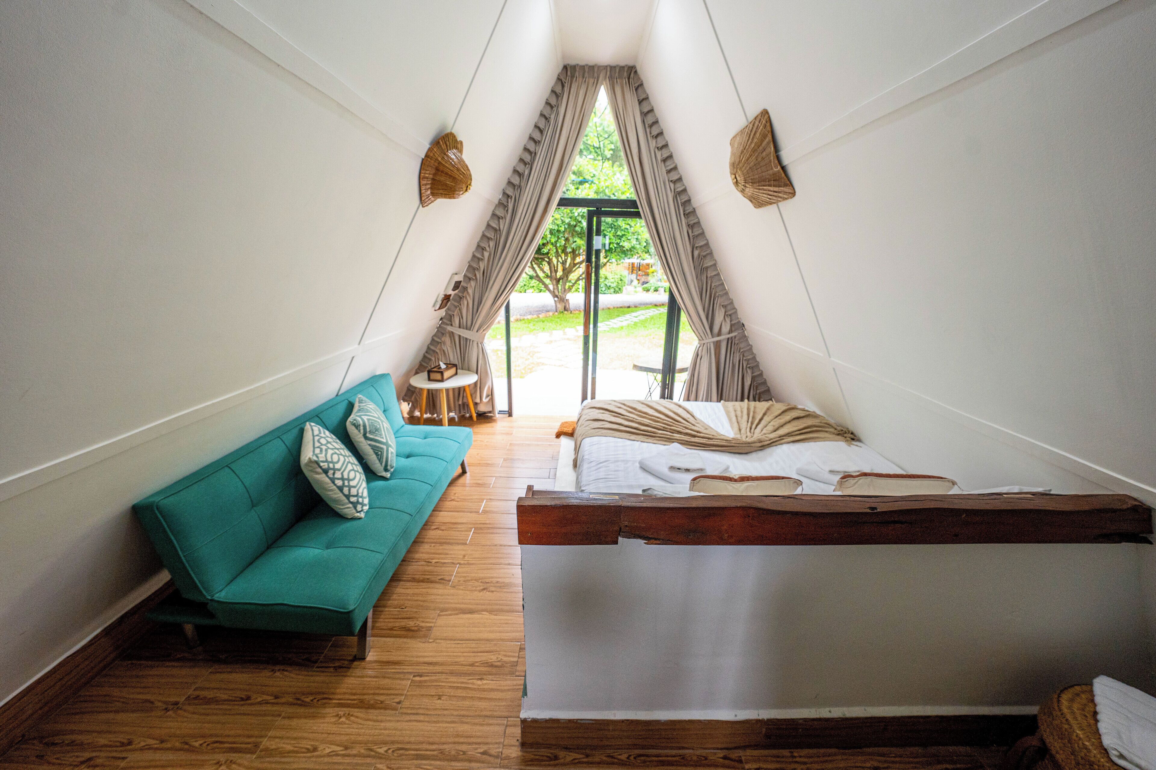 Standard Bungalow, Garden View | In-room safe, iron/ironing board, free WiFi