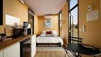 1 bedroom, bed sheets