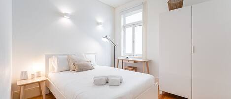 2 slaapkamers, een bureau, internet, beddengoed