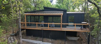 Charming cabin with AC and WiFi in delightful Cleveland