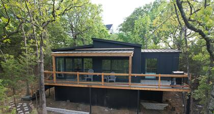 Charming cabin with AC and WiFi in delightful Cleveland