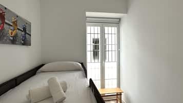 2 Schlafzimmer, BĂŒgeleisen/BĂŒgelbrett, Internetzugang, BettwĂ€sche