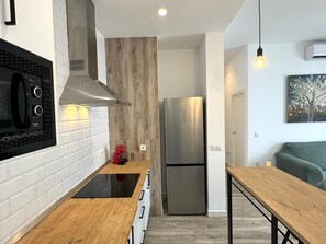 Fridge, microwave, coffee/tea maker, toaster