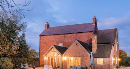 Bank Farm House Stunning House & Gardens