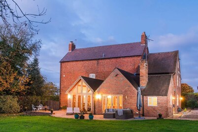 Bank Farm House Stunning House & Gardens