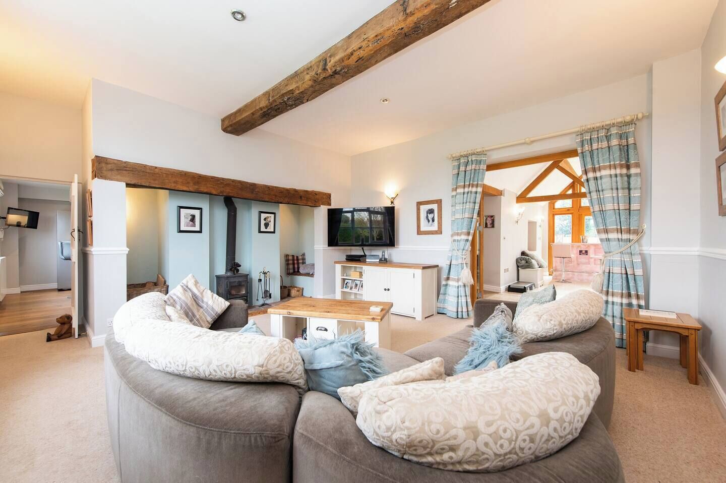 House, Garden View | Living area | Flat-screen TV