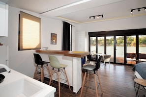 1 bedroom, memory-foam beds, iron/ironing board, free WiFi - Beach House Belgrade (Belgrade)