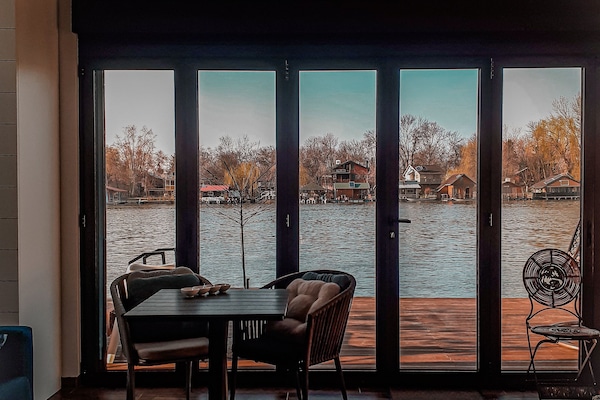 Suite de lujo, vistas al río | 1 dormitorio, colchones viscoelásticos, tabla de planchar con plancha