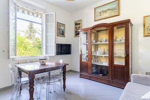 Dining - Charming Apartment near the Sea with Patio! (Livorno)