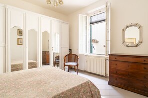 1 bedroom, iron/ironing board, WiFi, bed sheets - GuestHost - Charming Apartment near the Sea with Patio! (Livorno)