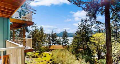 Three ocean/mountain view condos with balconies, near Moran State Park