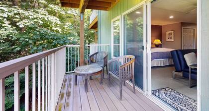 Three ocean/mountain view condos with balconies, near Moran State Park