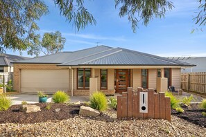 Exterior - Spring Valley Haven with Serene Views Pet Friendly (Torquay)