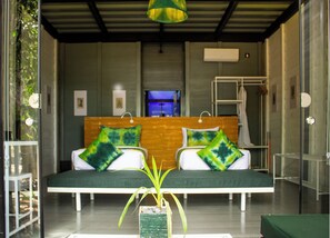 Caja de seguridad en la habitación, escritorio y wifi gratis 