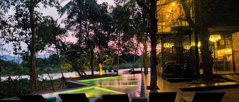 Vista frontal de la propiedad