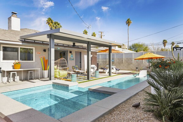 Een verwarmd zwembad