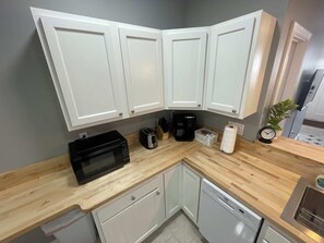 Geladeira, micro-ondas, cooktop, lava-louças