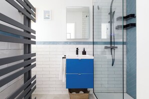 Douche, serviettes fournies