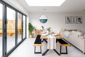 Dining - Renovated Home for 7, Canal Walk to Chichester (Hunston)