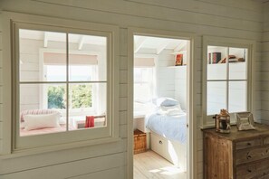 4 habitaciones, tabla de planchar con plancha, wifi y ropa de cama 