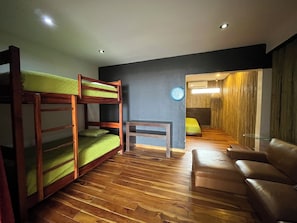 1 bedroom, desk, free WiFi, bed sheets