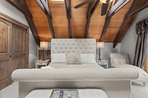 4 bedrooms, desk, iron/ironing board, WiFi