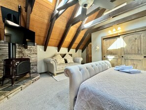 4 soveværelser, skrivebord, strygejern/strygebræt, Wi-Fi