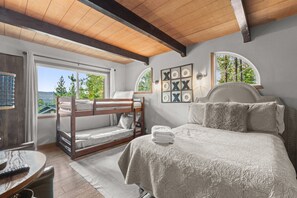 4 soverom, skrivebord, strykejern/-brett og wi-fi