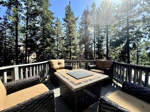 Property grounds - Cozy Tahoe Retreat Huge Yard (South Lake Tahoe)