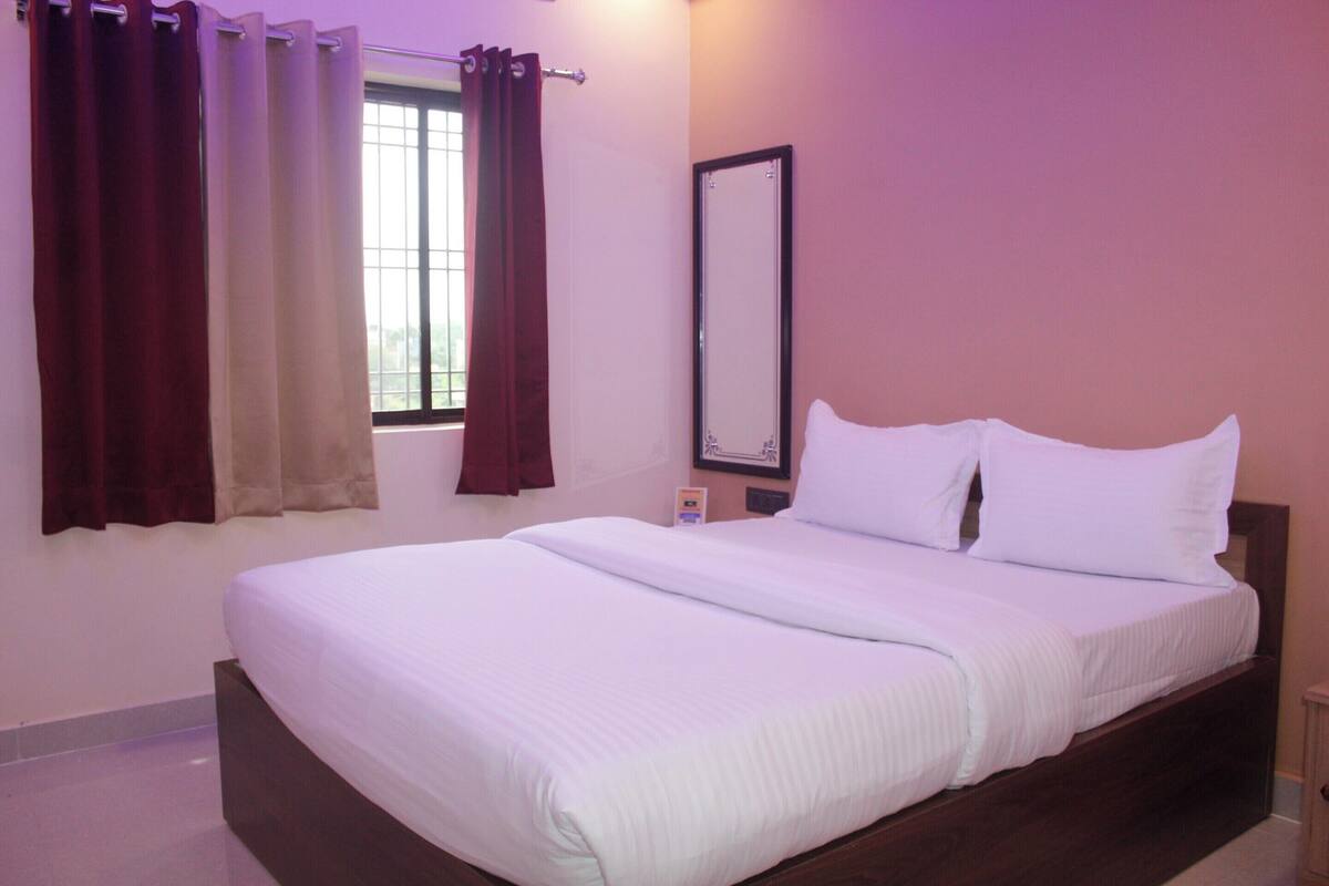 WiFi (free), bed sheets
