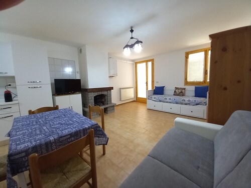 🏡🌳🏡🏡🌳appartamento con giardino, ingresso indipendente e caminetto 