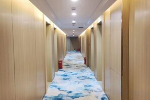 A hotel corridor with wooden walls and a patterned carpet. - Qinyue Hotel Changzhou (Changzhou)