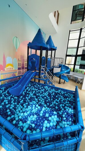 Children’s area - Modern Spacious 3-bedroom apartment with fitness room, WiFi in charming Sabaneta (Sabaneta)