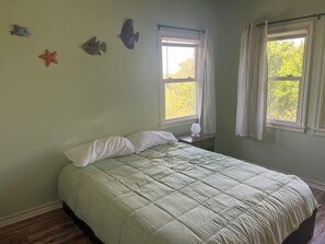 4 bedrooms, iron/ironing board, free WiFi, bed sheets - Beautiful 4 bedroom 3.5 bath Home 5 minutes from Down Town Austin. (Austin)